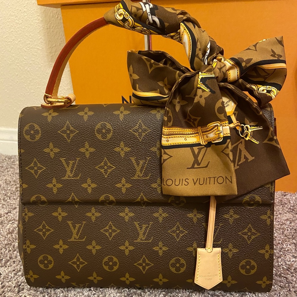 ❌SOLD❌100% authentic Louis Vuitton  Cluny Mm